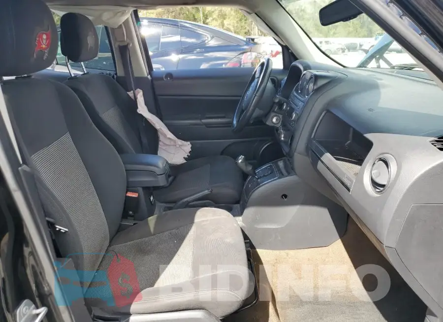 1C4NJPFB2HD183118 Photo# 7