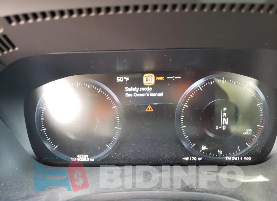 YV4102DK8M1827706 Photo# 9