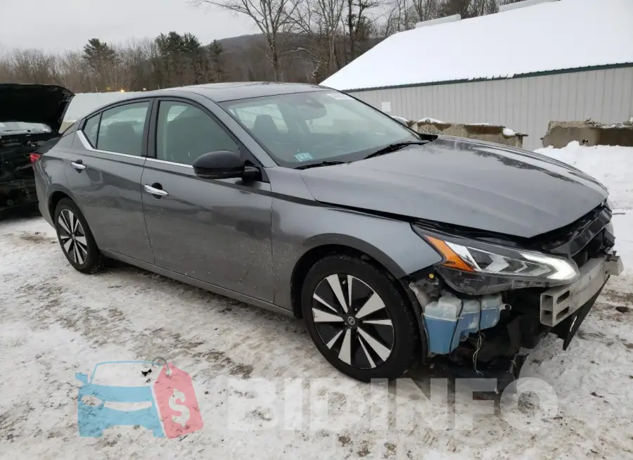 1N4BL4EV1LC215889 Photo# 4