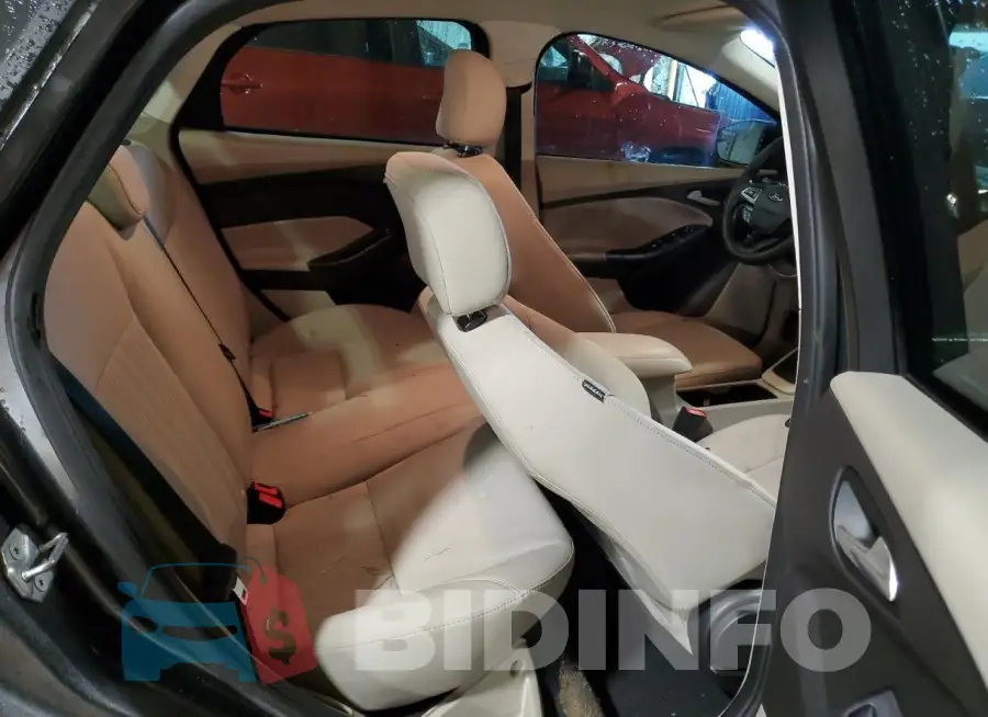 1FADP3F28HL323641 Photo# 10