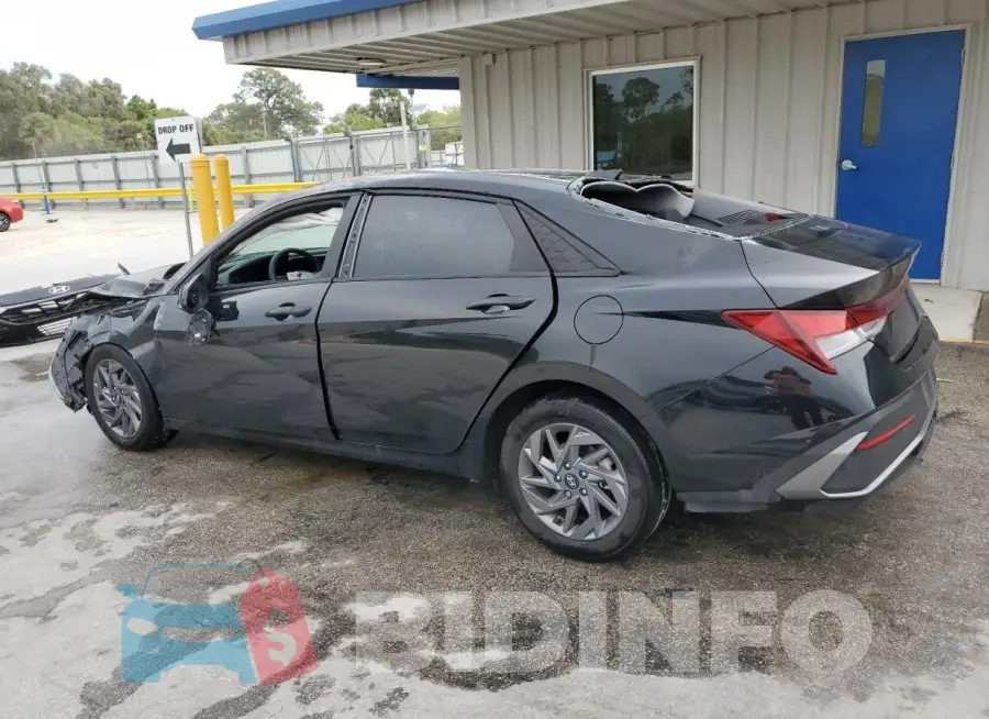 KMHLM4DGXRU703834 Photo# 2