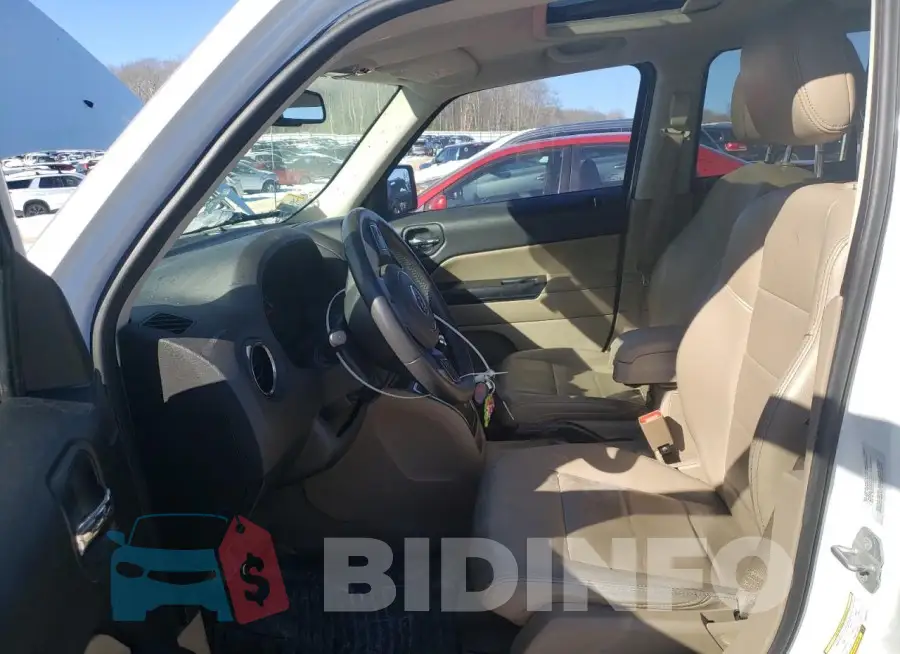 1C4NJRFB9GD501679 Photo# 7