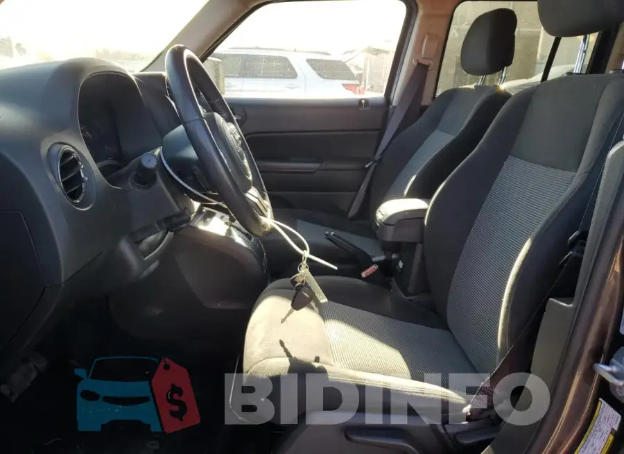 1C4NJPFB4HD102927 Photo# 7