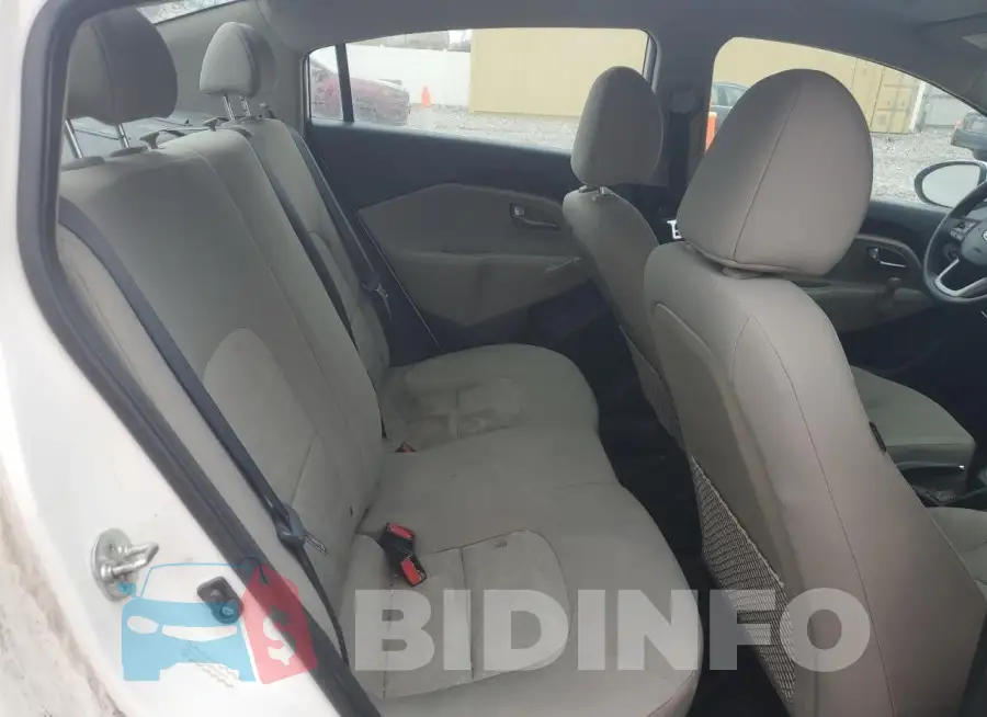 KNADM4A33H6035742 Photo# 10