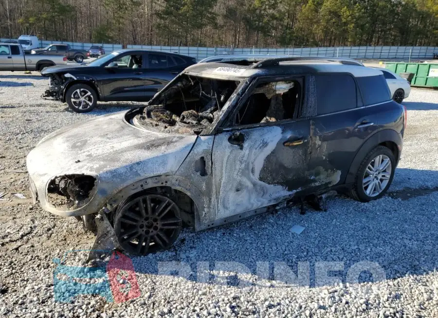 WMZYV5C3XJ3E02716 Photo# 1