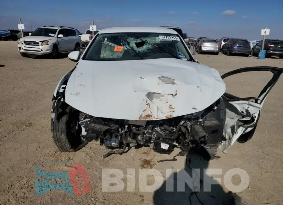 3VW5M7BU3RM080310 Photo# 5