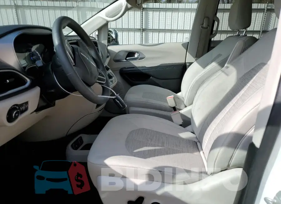 2C4RC1H73JR143246 Photo# 7