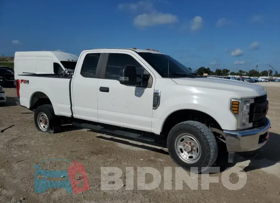 1FT7X2B65JEB49886 Photo# 4