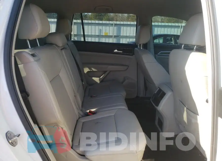 1V2FR2CA6JC584015 Photo# 11