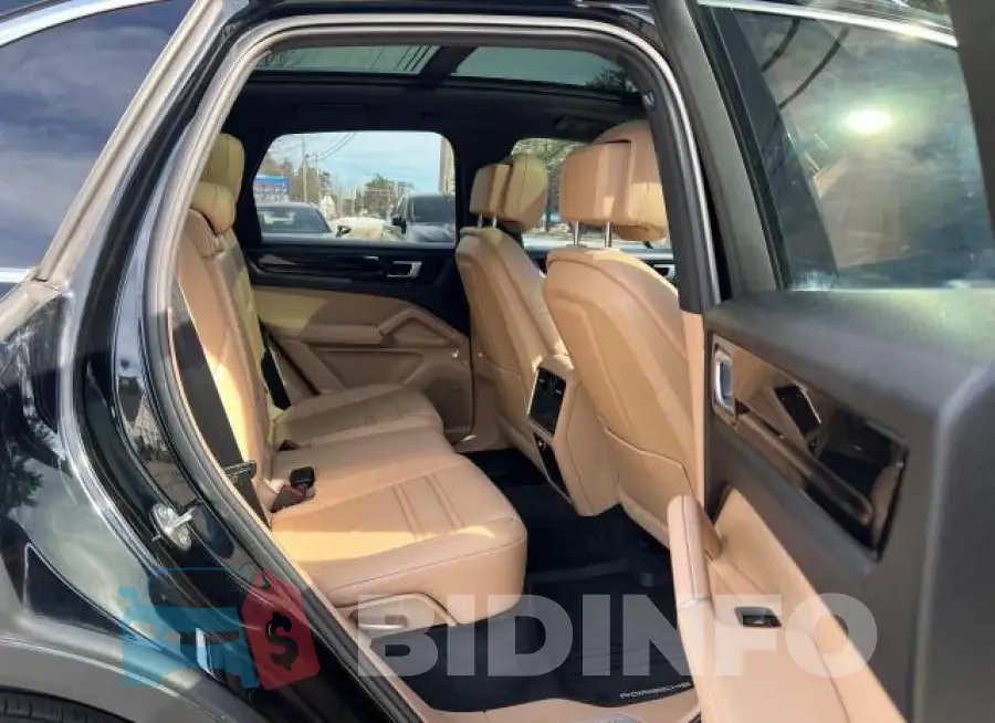 WP1AA2AY3KDA11036 Photo# 6