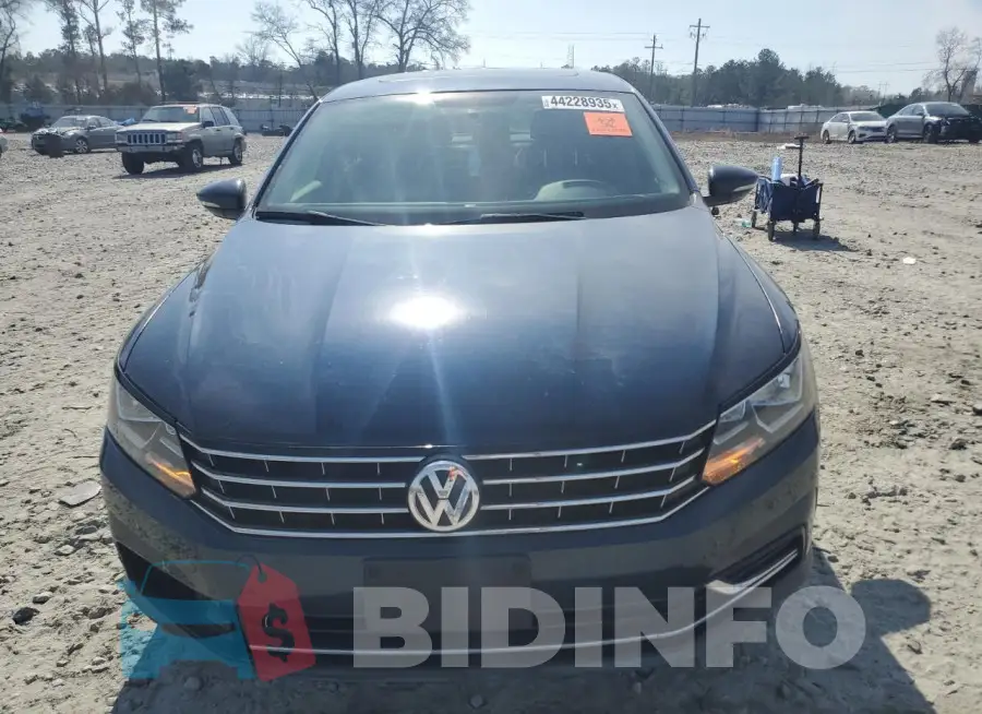 1VWLA7A32KC009227 Photo# 5