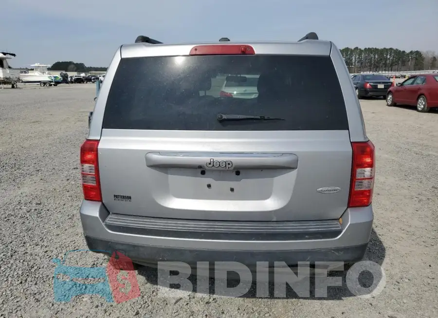 1C4NJPFB2HD102814 Photo# 6