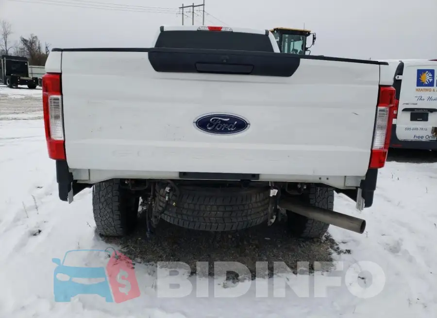 1FT7X2B62KEE17634 Photo# 6