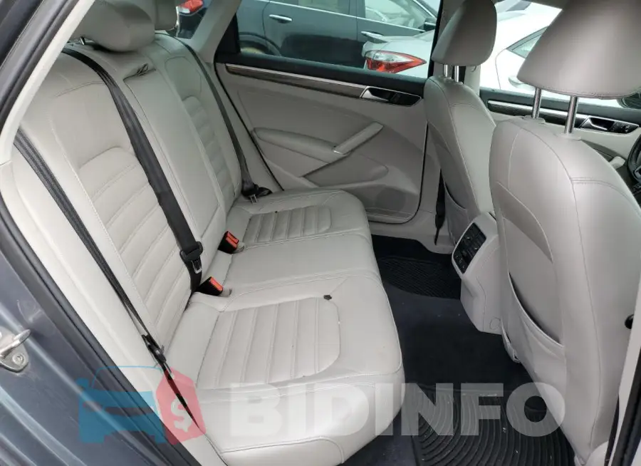 1VWCM7A38GC020229 Photo# 10