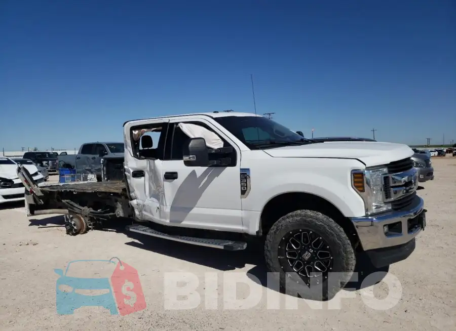 1FT8W3B66JEB76737 Photo# 4