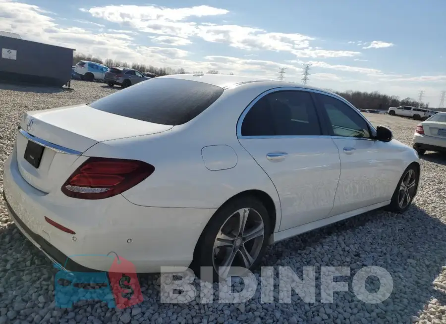 WDDZF4JB8HA082844 Photo# 3