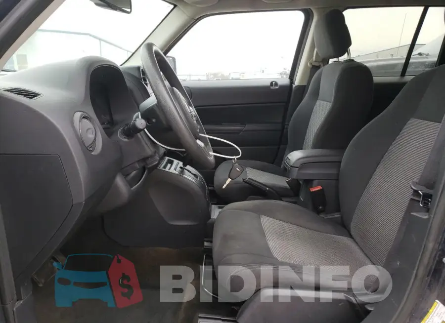 1C4NJPBAXGD702833 Photo# 7