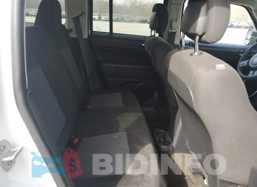 1C4NJRBB3GD763686 Photo# 11