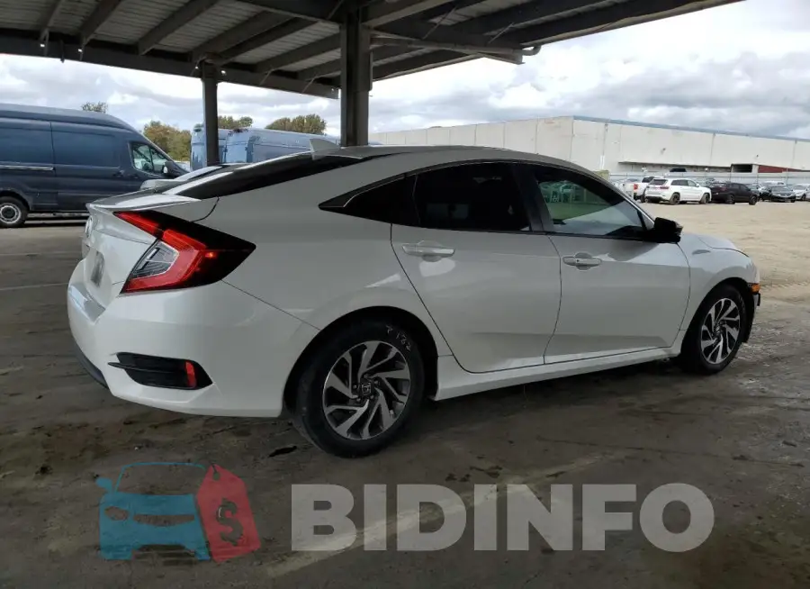 19XFC2F89JE203746 Photo# 3