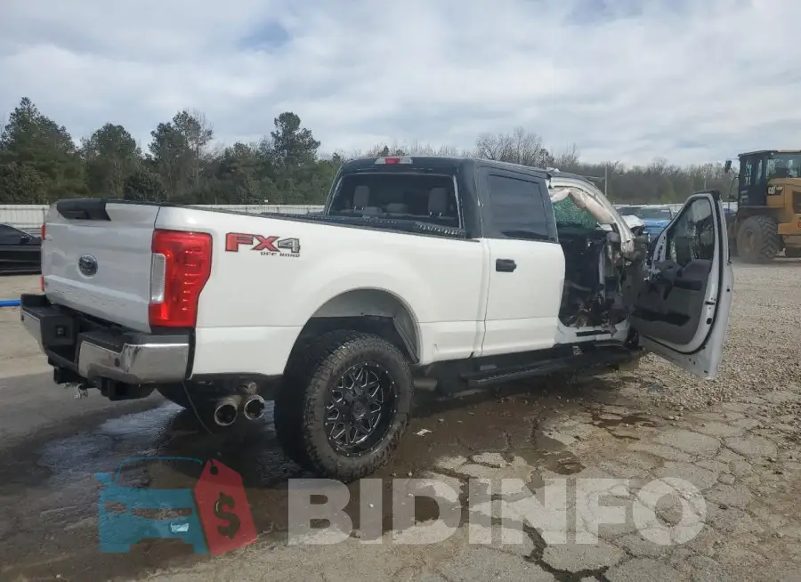 1FT7W2BT2JEB74415 Photo# 3