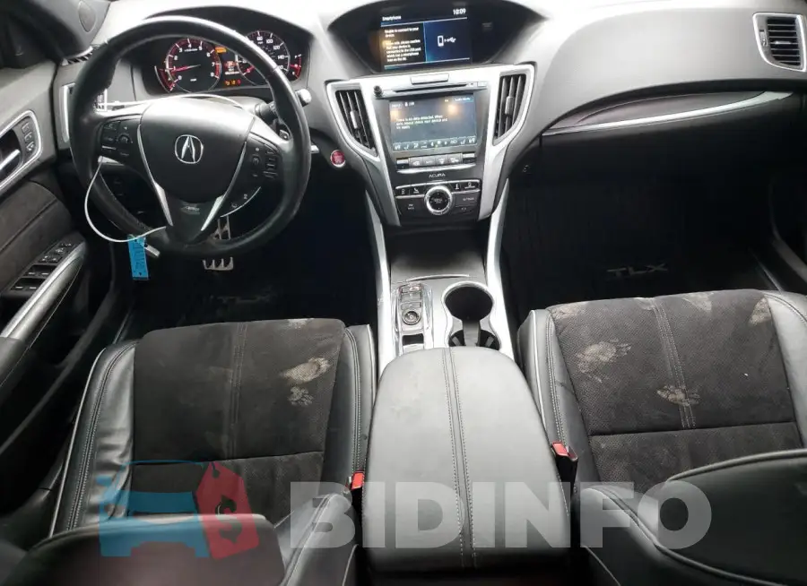 19UUB2F63JA011512 Photo# 8