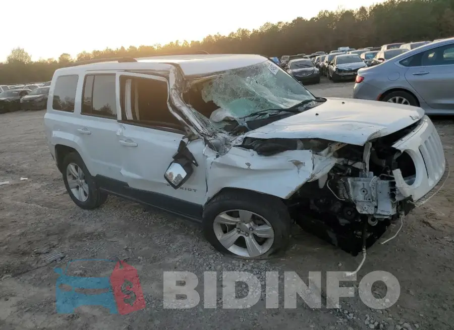 1C4NJRFB9GD718469 Photo# 4
