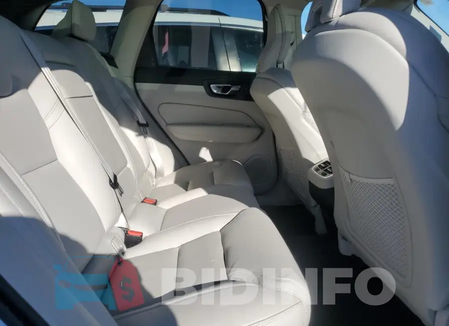 YV4102RL4M1773998 Photo# 11