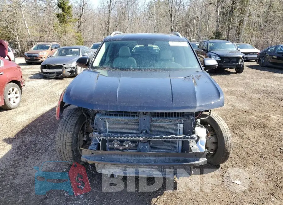 1V2MR2CA2JC566795 Photo# 5