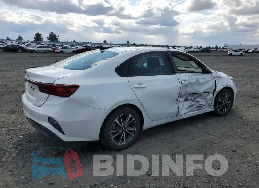 3KPF24AD4PE683934 Photo# 3