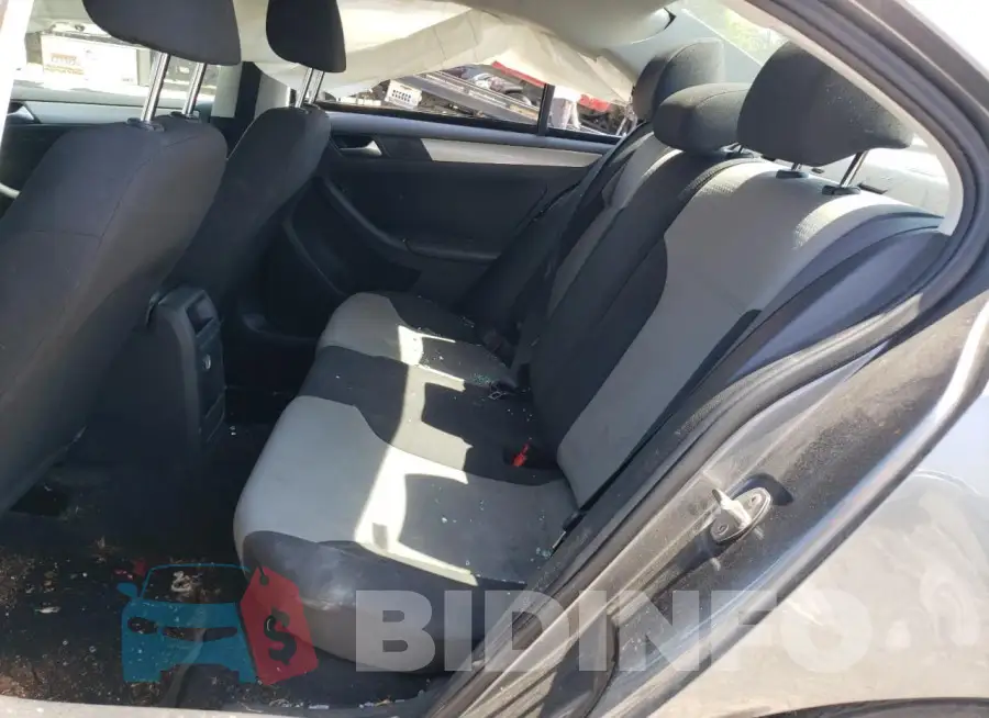 3VW2B7AJ8HM372016 Photo# 10