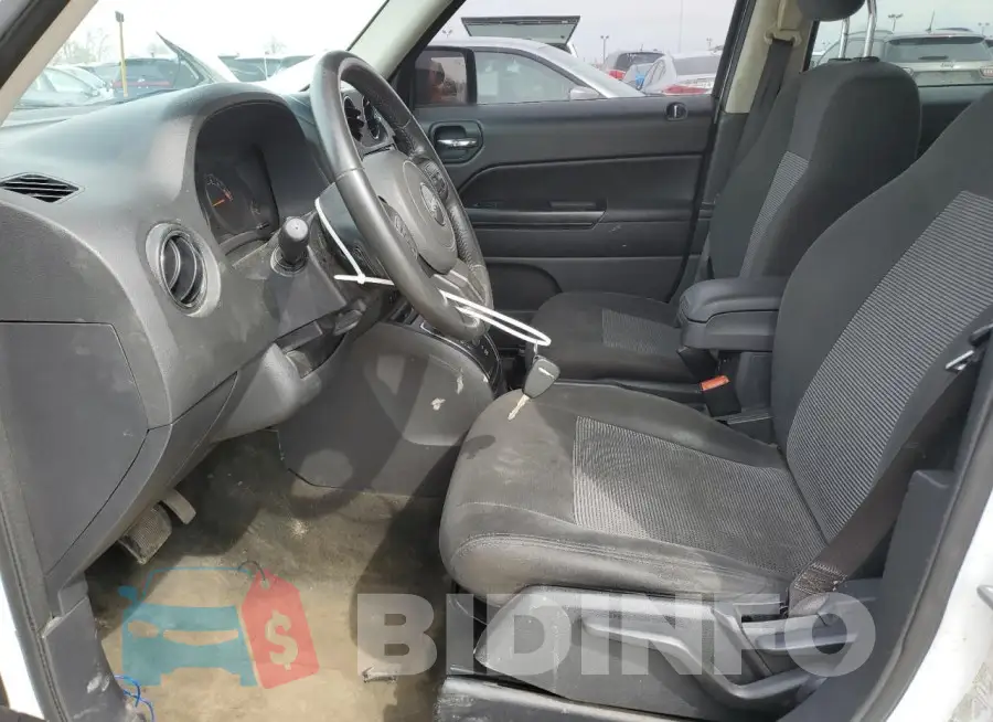 1C4NJPFB9GD811755 Photo# 7