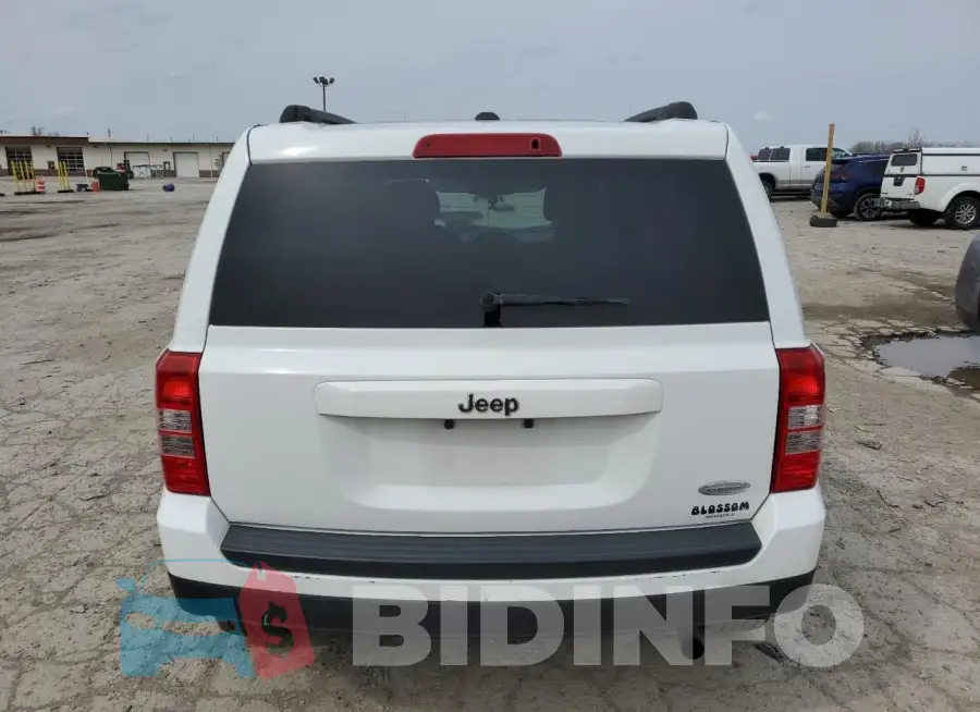 1C4NJPFB9GD811755 Photo# 6