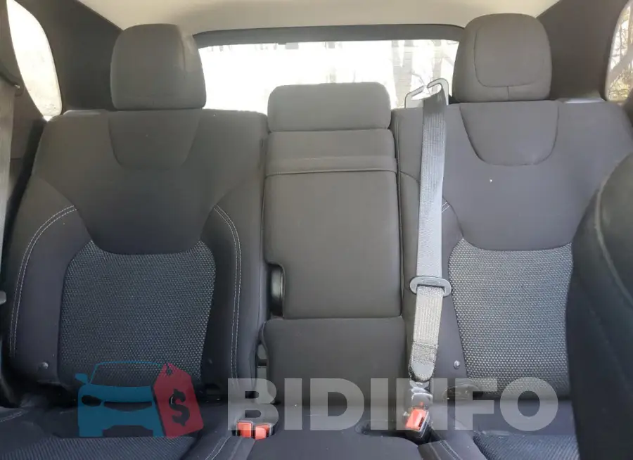 1C4PJLCB7KD370156 Photo# 10