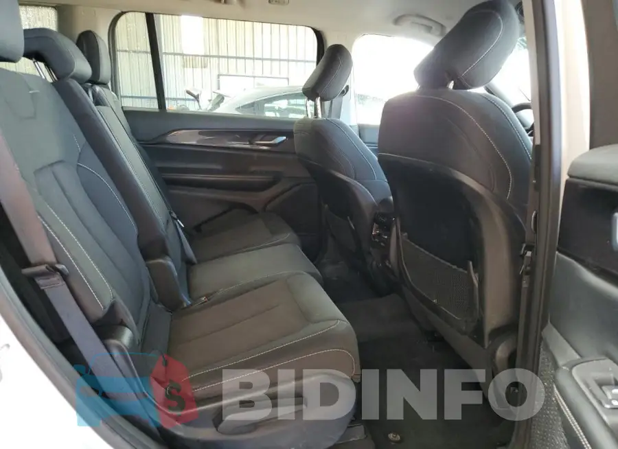 1C4RJKAG2P8776623 Photo# 11