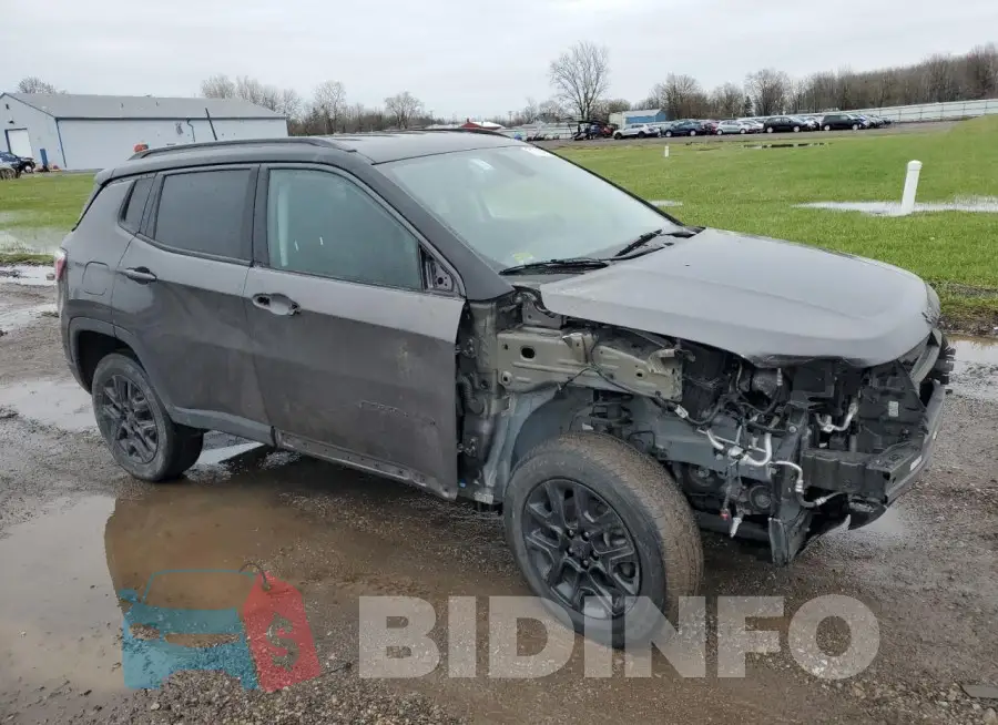 3C4NJDDB1LT108933 Photo# 4