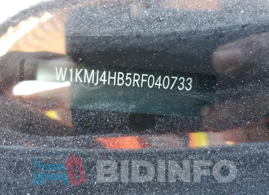 W1KMJ4HB5RF040733 Photo# 12