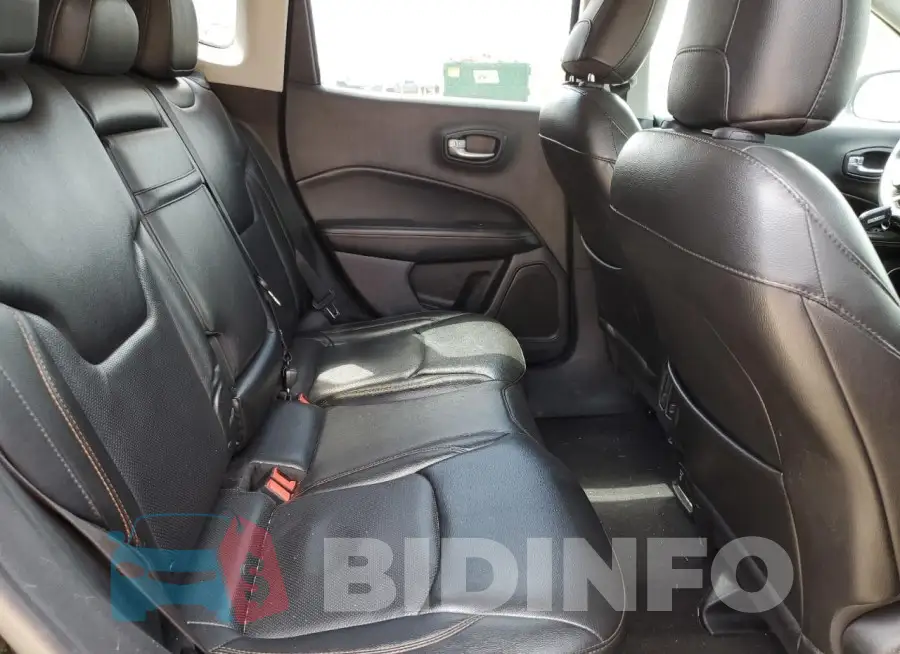 3C4NJDCBXJT399754 Photo# 10