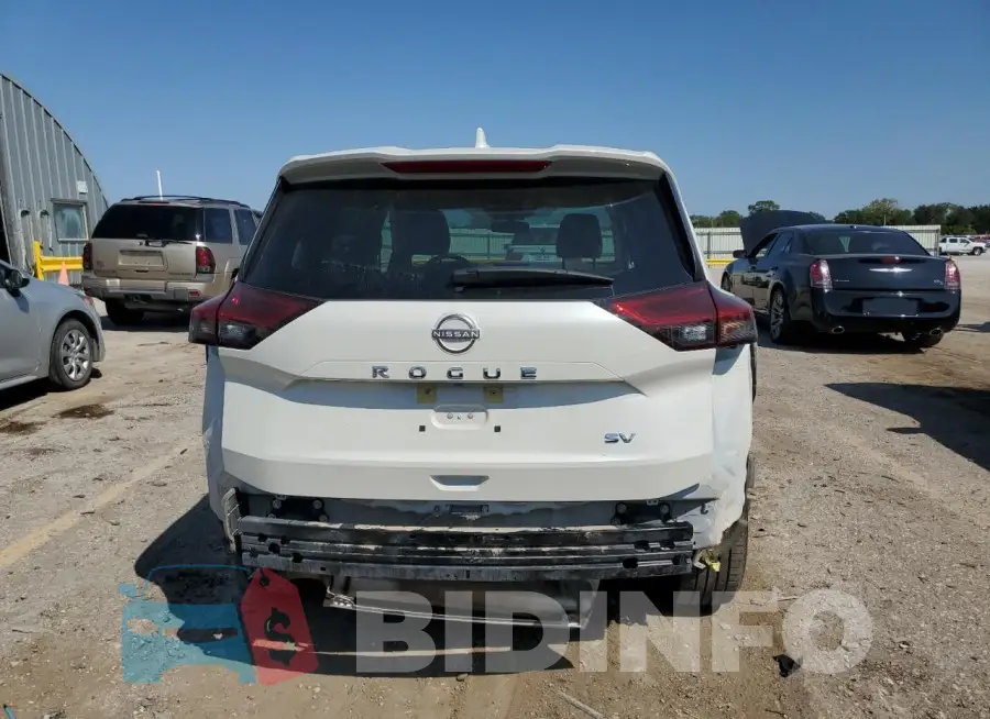 JN8BT3BA2PW418367 Photo# 6