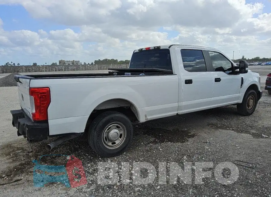 1FT7W2A67JEC45748 Photo# 3