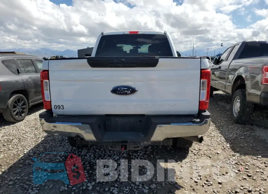 1FT7W2B65KEF65232 Photo# 6