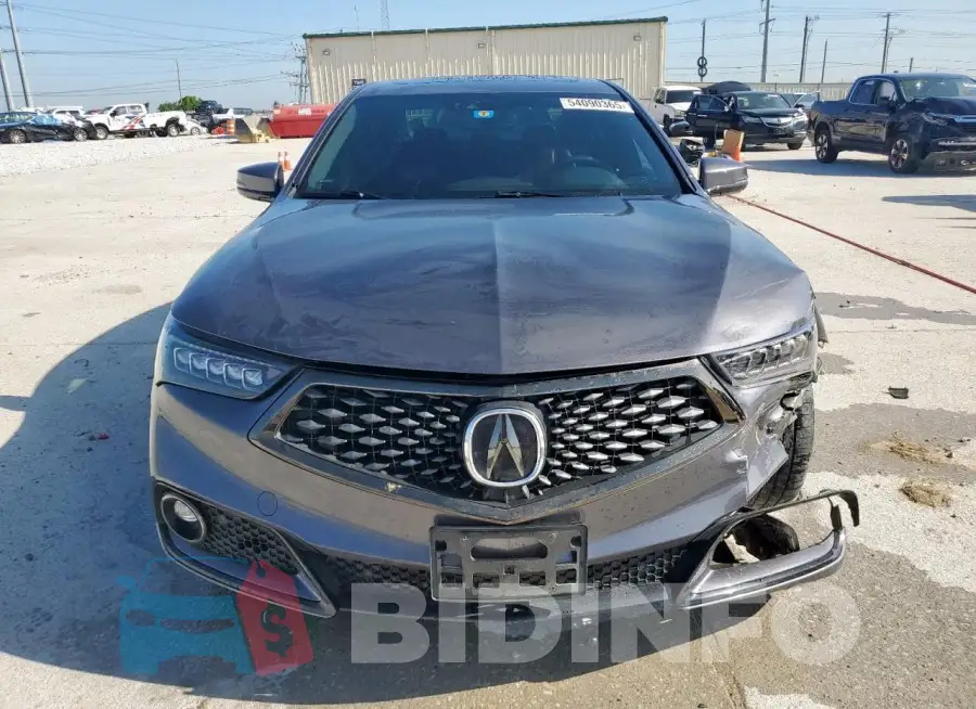 19UUB2F69JA010803 Photo# 5
