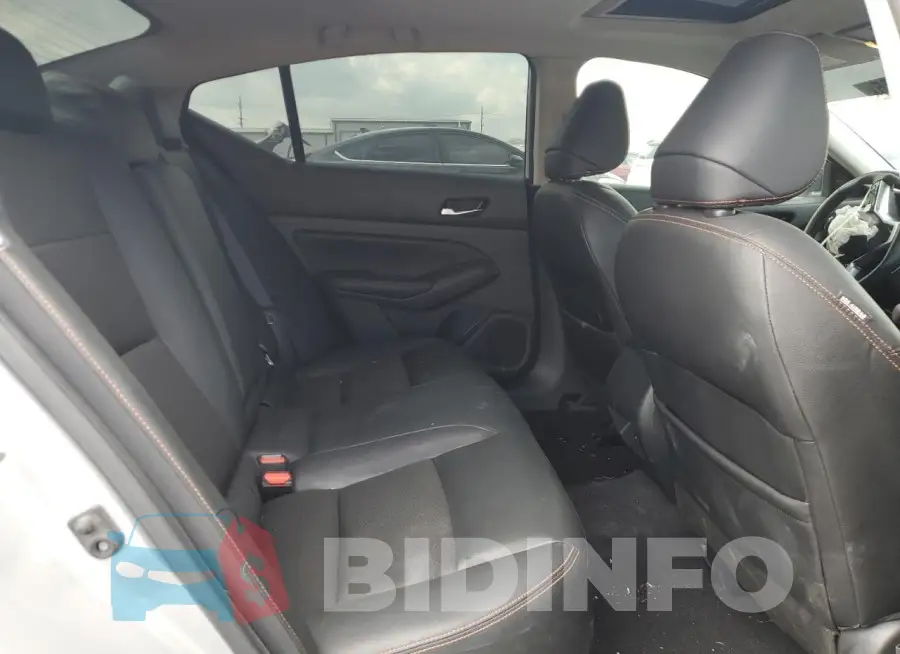 1N4BL4CW3MN307944 Photo# 10