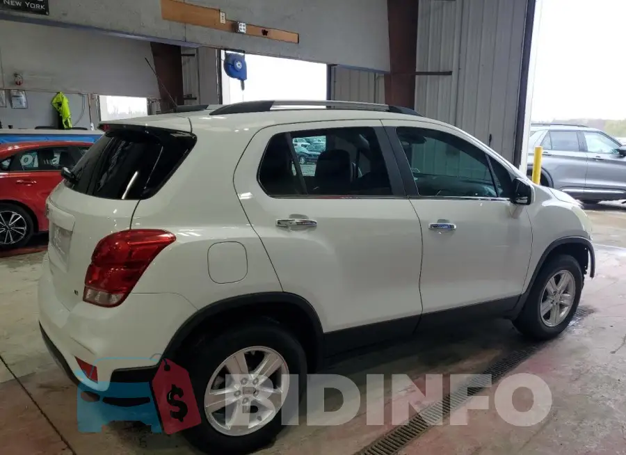 KL7CJPSB5JB613221 Photo# 3