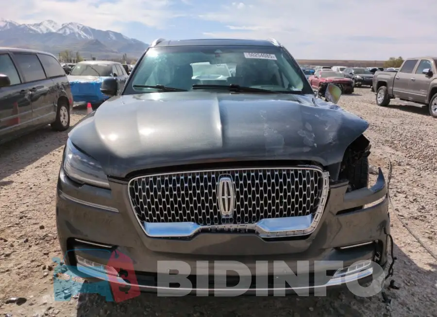 5LM5J7XC0LGL11413 Photo# 5
