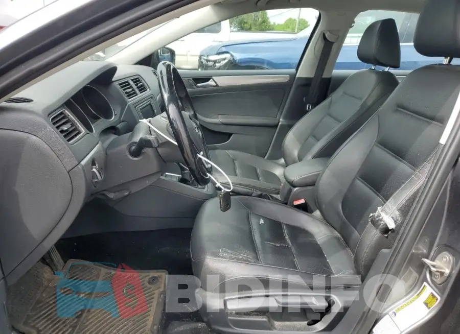 3VWDB7AJ7HM318747 Photo# 7