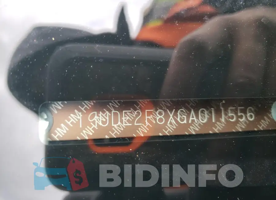 19UDE2F8XGA011556 Photo# 12
