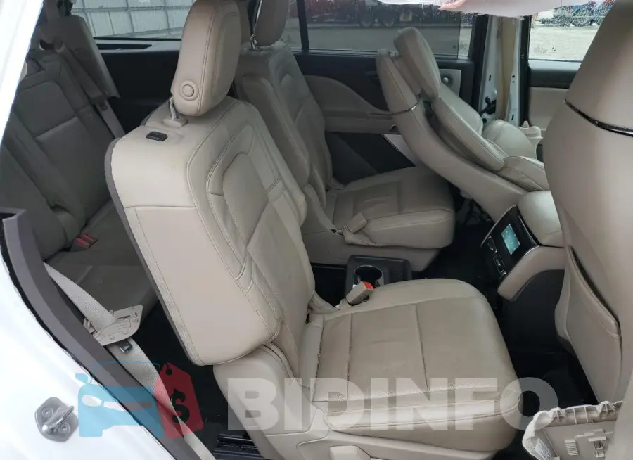 5LM5J7XC0LGL22749 Photo# 11