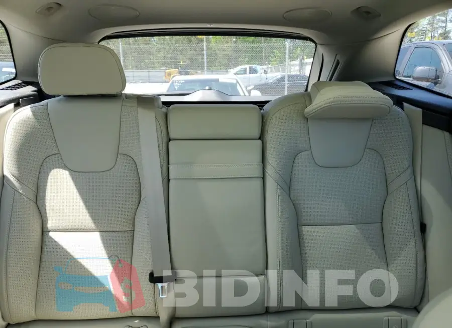 YV4102DL8M1688721 Photo# 10