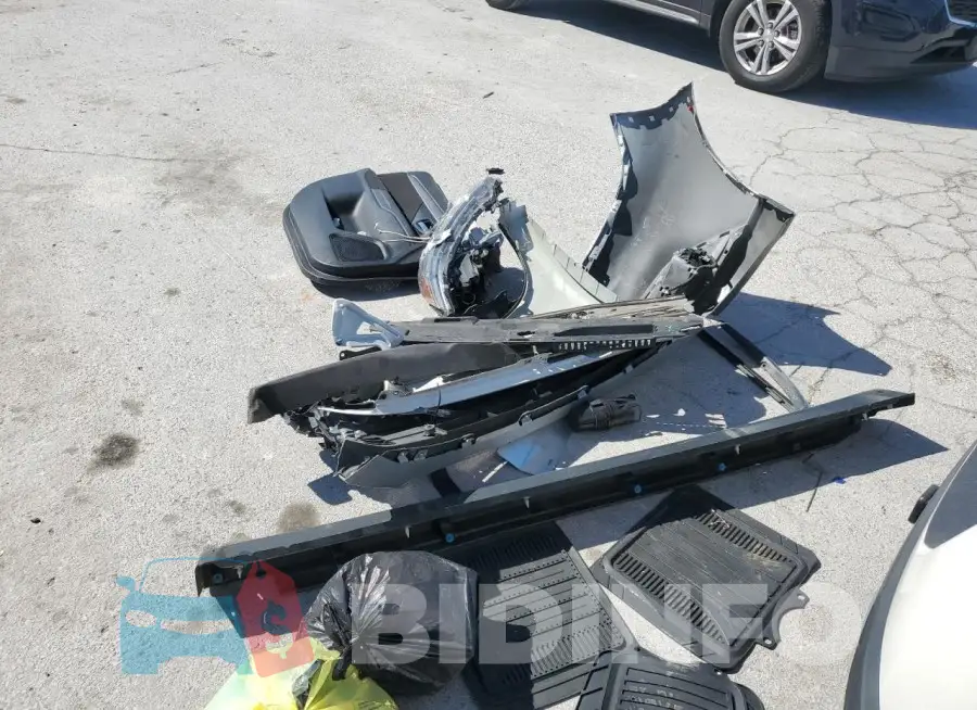 JA4AD3A33JZ032743 Photo# 13