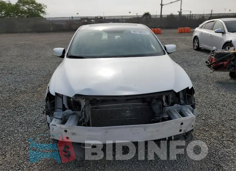 19UDE2F32JA008887 Photo# 5